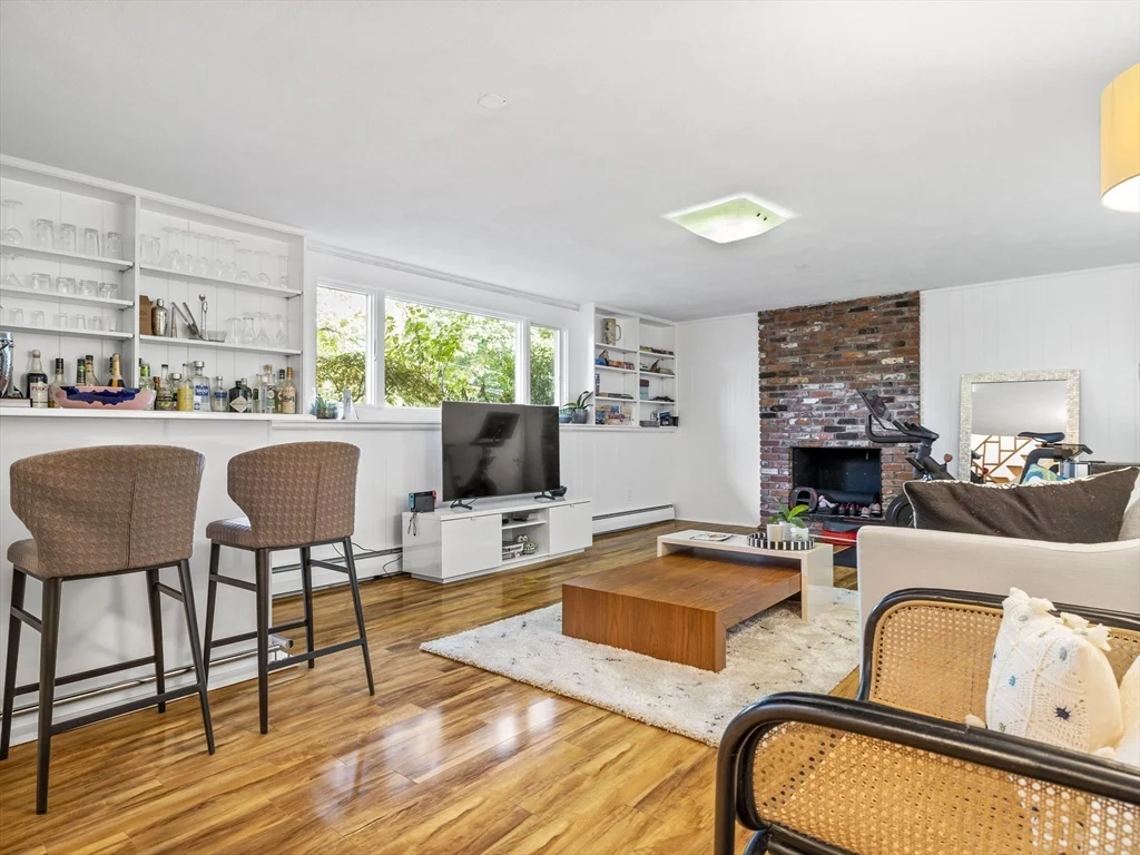 6 Nelson Dr, Chestnut Hill