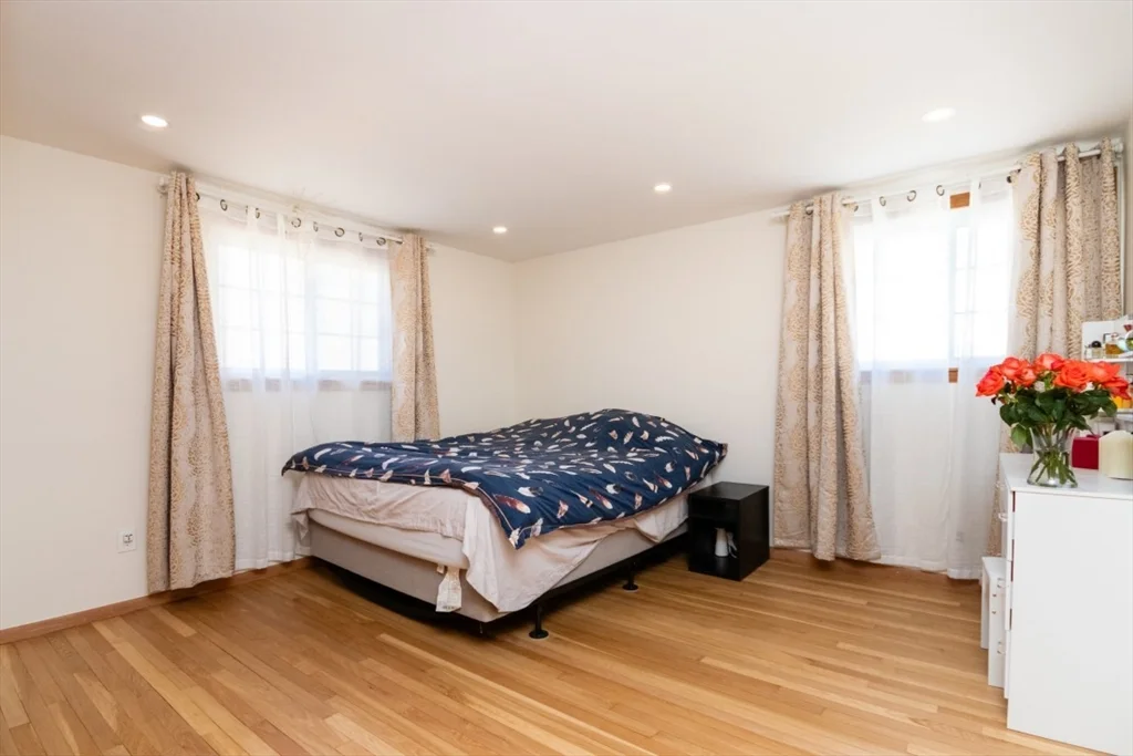 22 Livoli Rd, Framingham