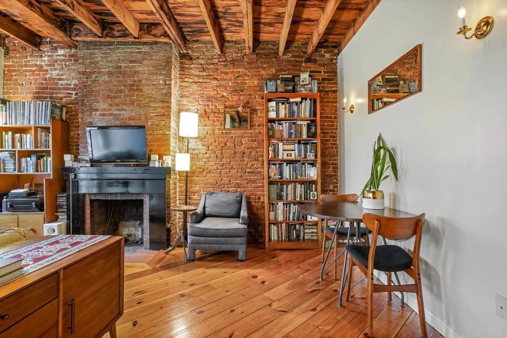 1 Goodwin Pl, Beacon Hill