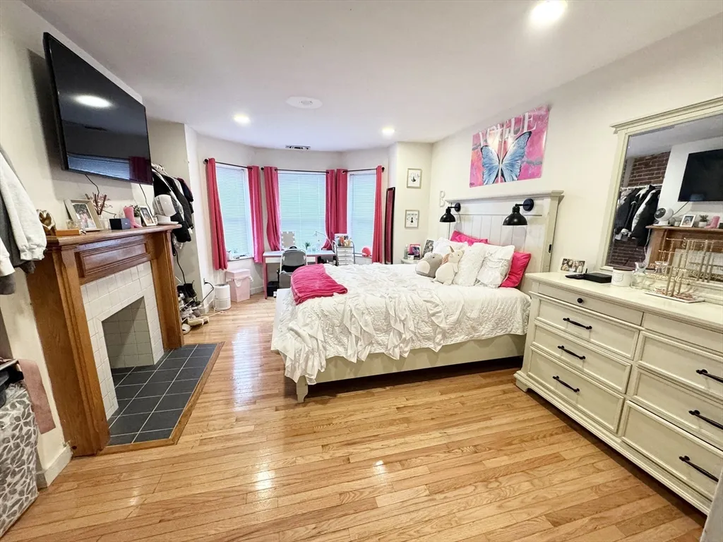 71 Gainsborough, Boston