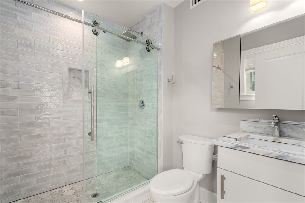 176 Winthrop Shore Dr, Winthrop