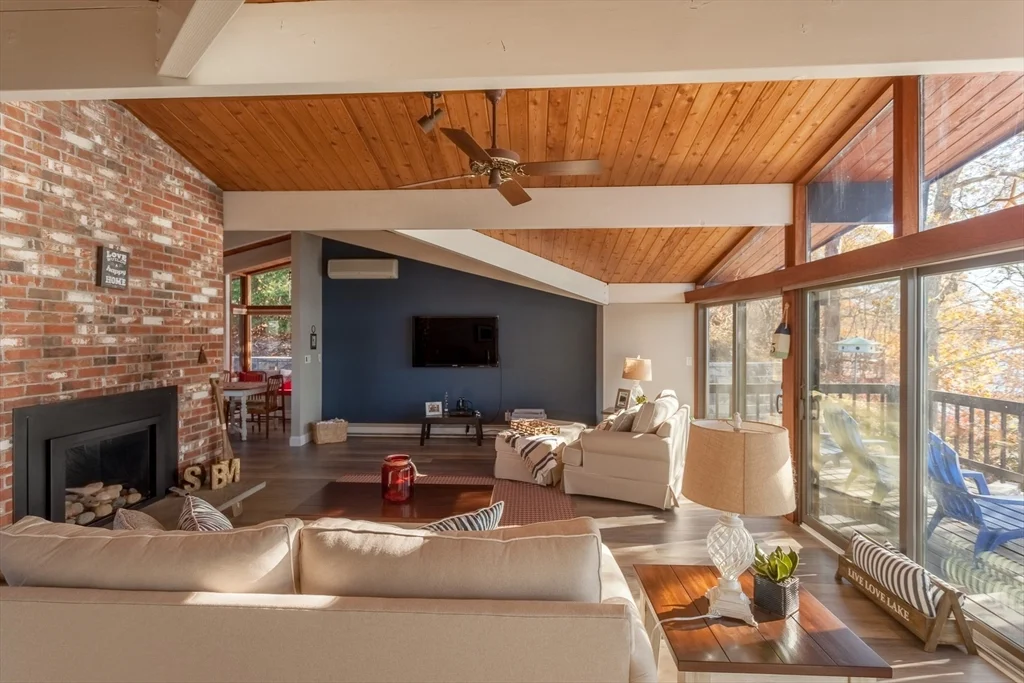 32 Eagle Hill Dr, Plymouth