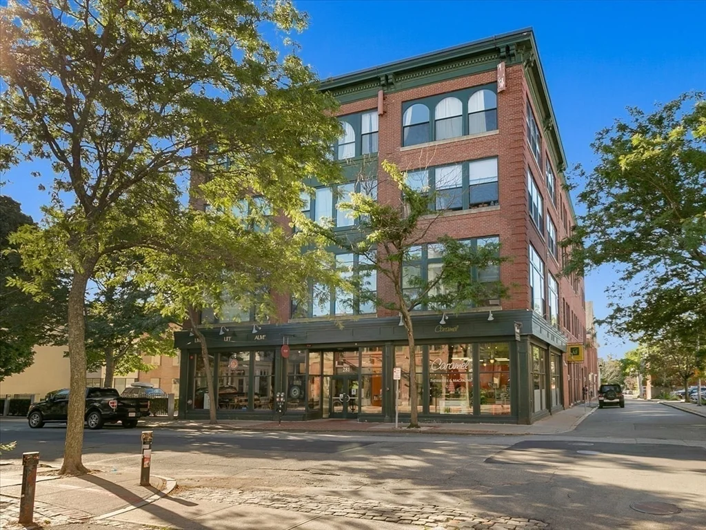 281 Essex St, Salem
