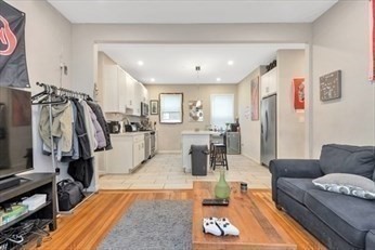 97 Hillside St, Mission Hill