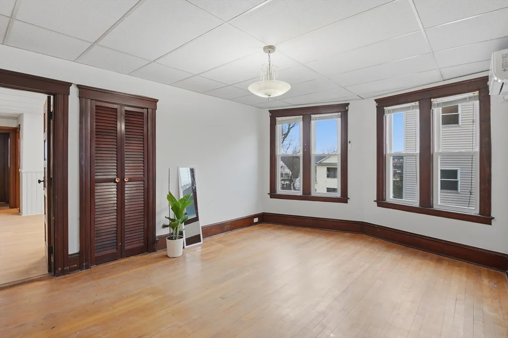 34 King Philip Rd, Worcester