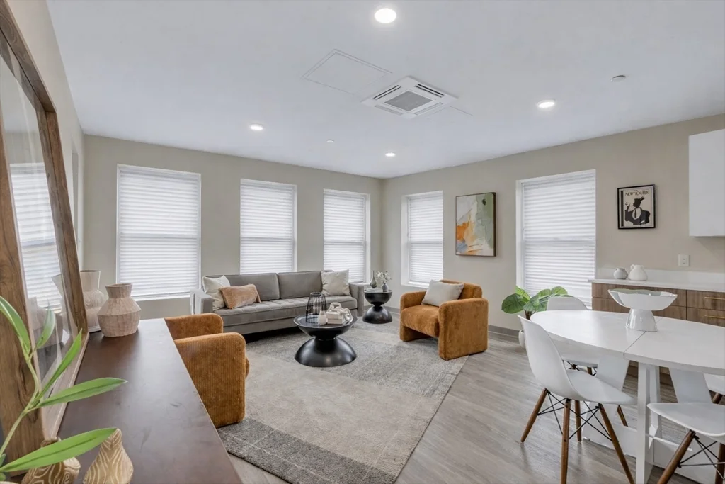 375 Cummins Highway, Roslindale