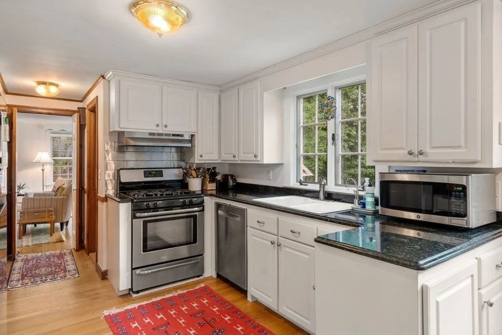 11 Nantucket Rd, Wellesley