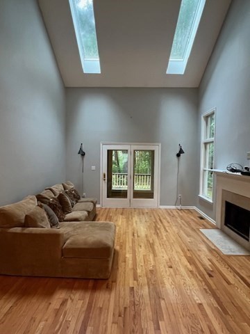 8 Stonegate Ln, Bedford