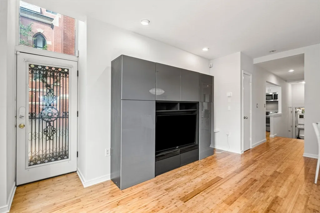 2 Clarendon St, South End