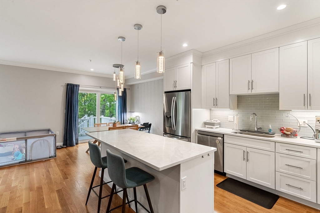 12 Blueberry Hill Ln, Melrose