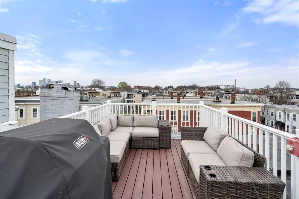 695 E 8th St, South Boston