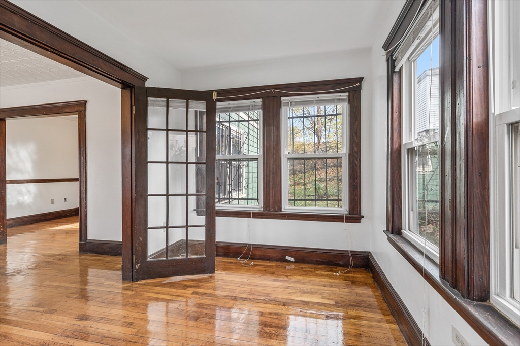 28 Sunset St, Mission Hill