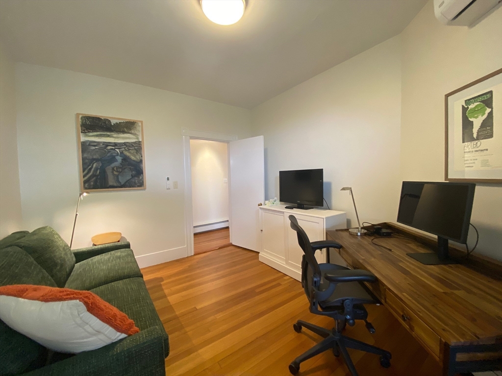 90 Robbins Rd, Arlington Heights