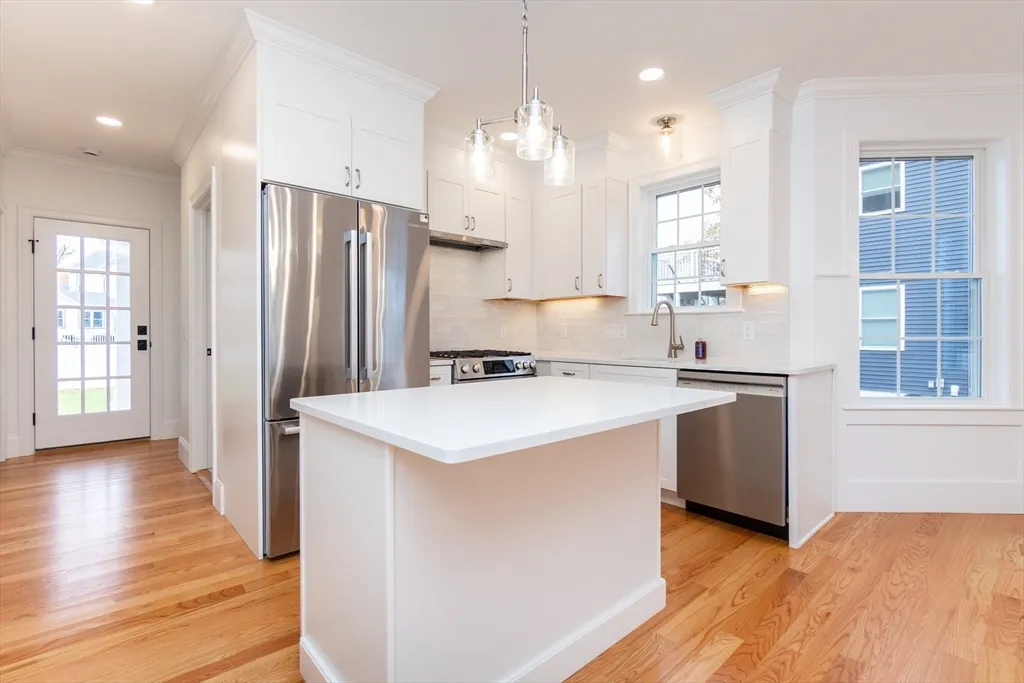 20 Sheridan Ave, Medford