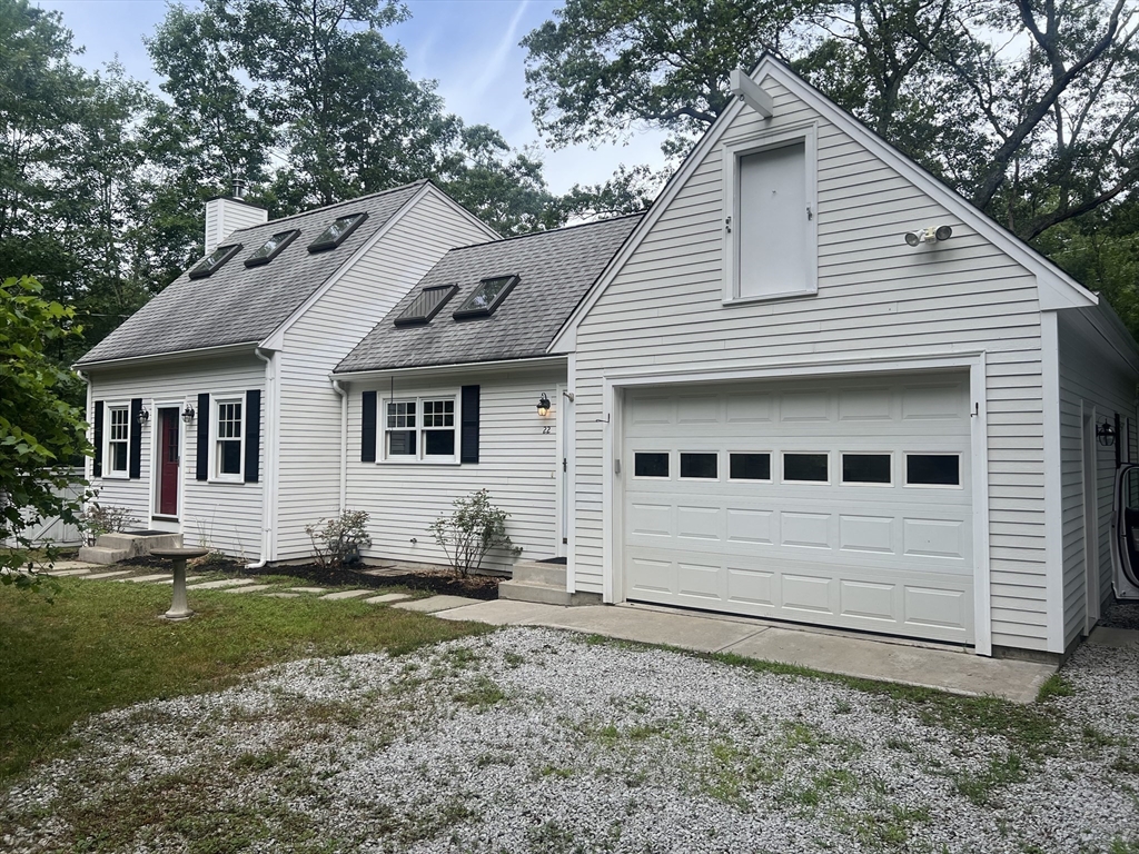 22 Warren Ln, Weston