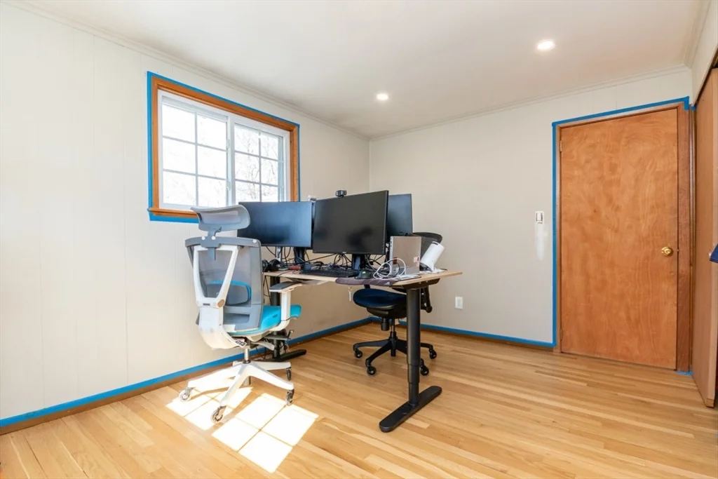 22 Livoli Rd, Framingham