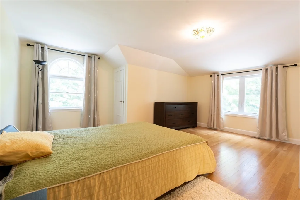 5 Fairview Rd, Canton