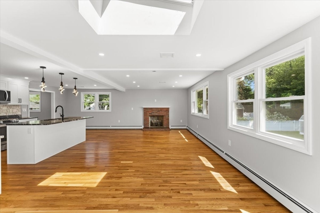 19 Coach Ln, Norwood