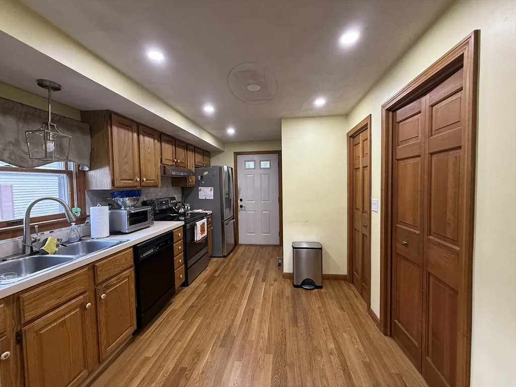 39 Plimpton Ave, Norwood