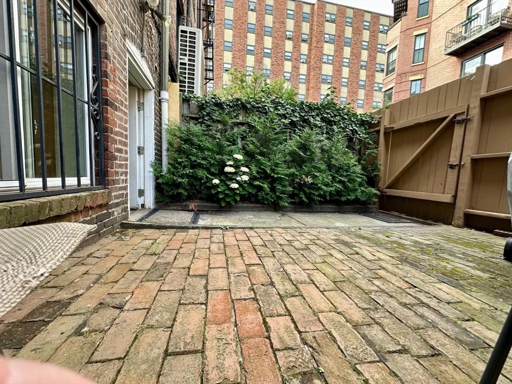 12 Follen St, Back Bay