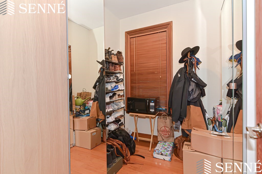 176 Hillside St, Mission Hill