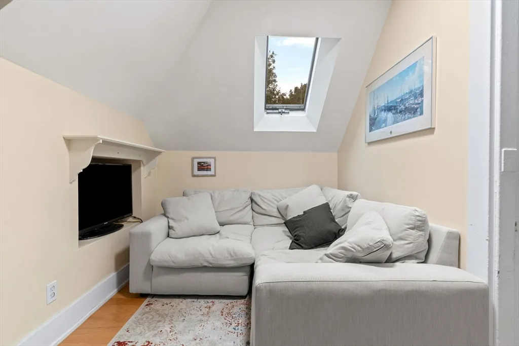 21 Wenham St, Jamaica Plain