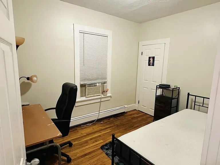 366 Crescent St, South Side