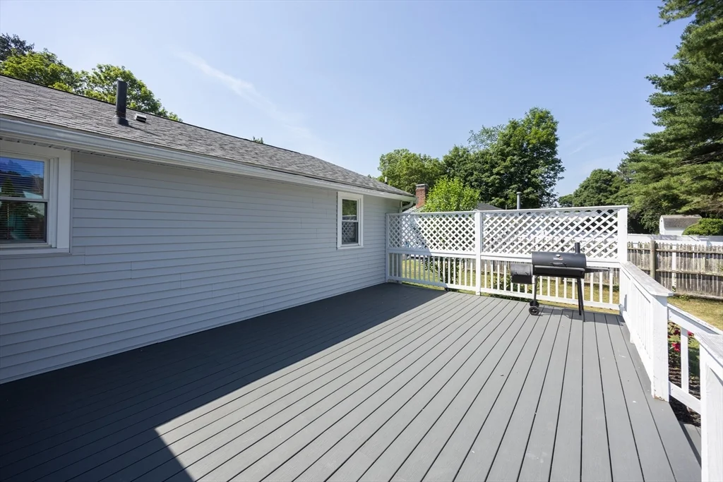 22 Suffolk Rd, Sharon