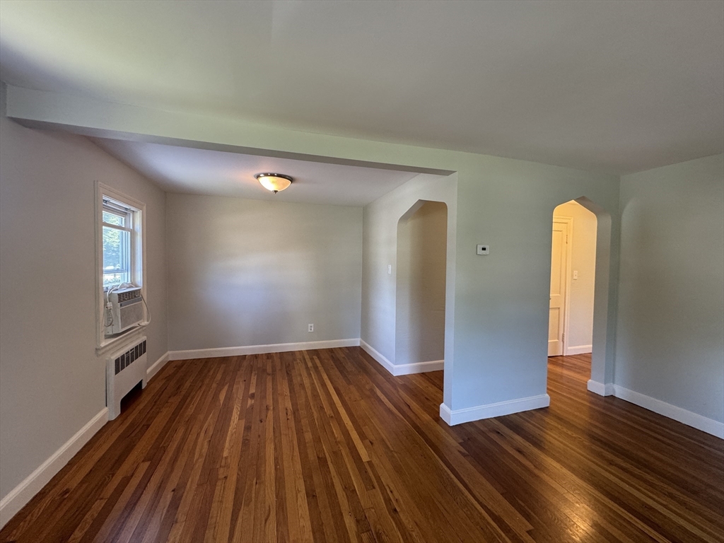 15 Hatfield Rd, West Newton