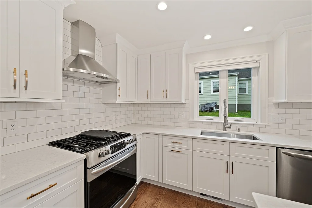 15 Lakeview Ave, Waltham