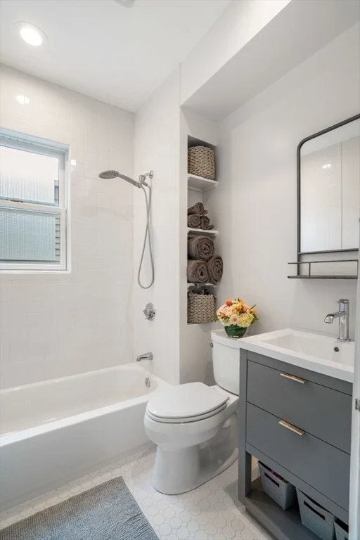 30 Oak St, Charlestown