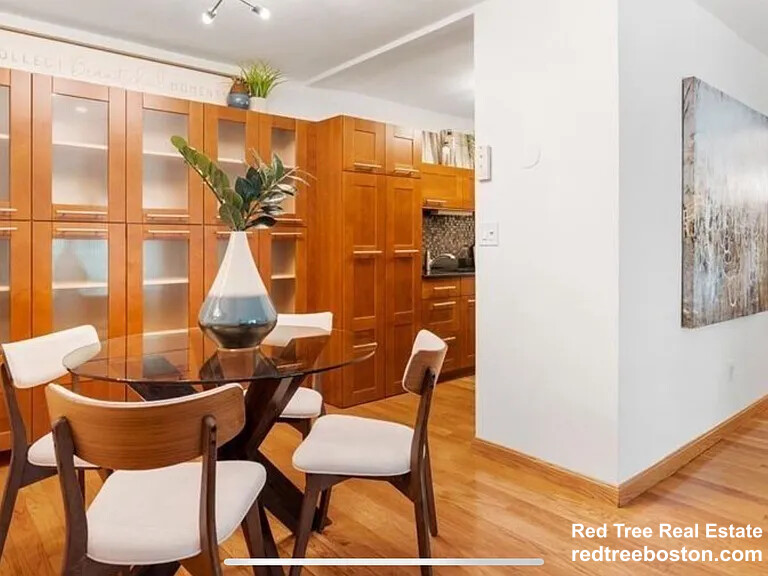 50 Broadlawn Park, Chestnut Hill