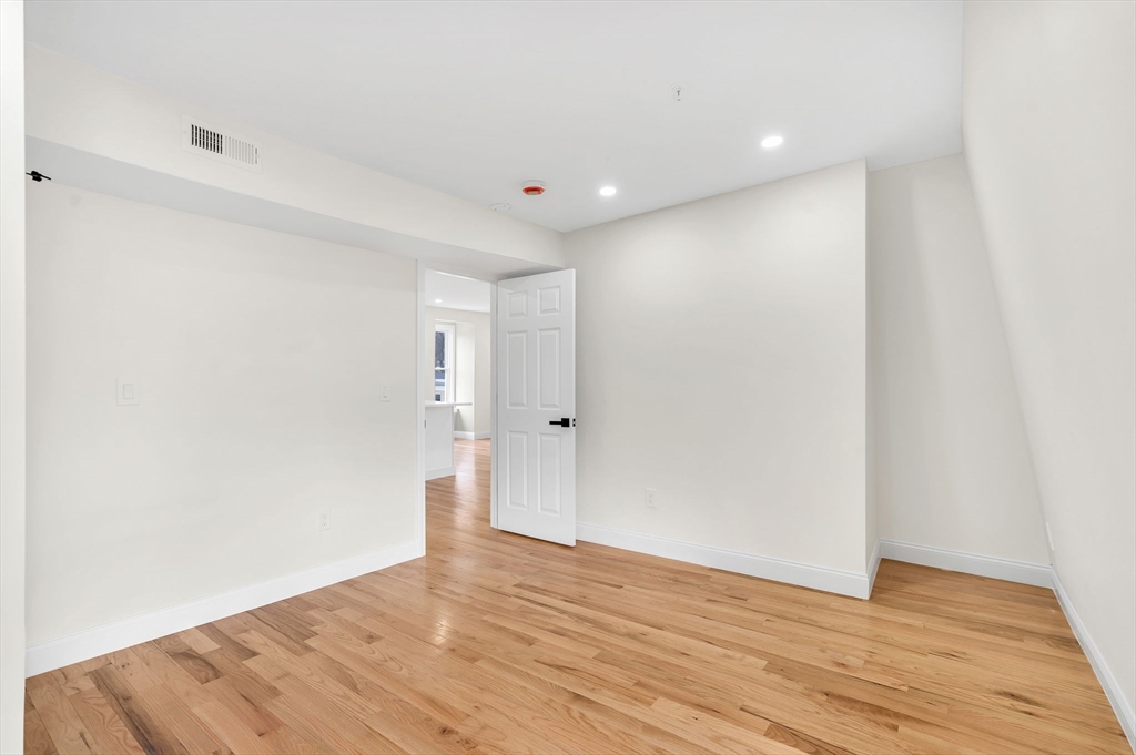 23 Pleasant St, Fitchburg