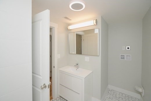 97 Robey St, Roxbury