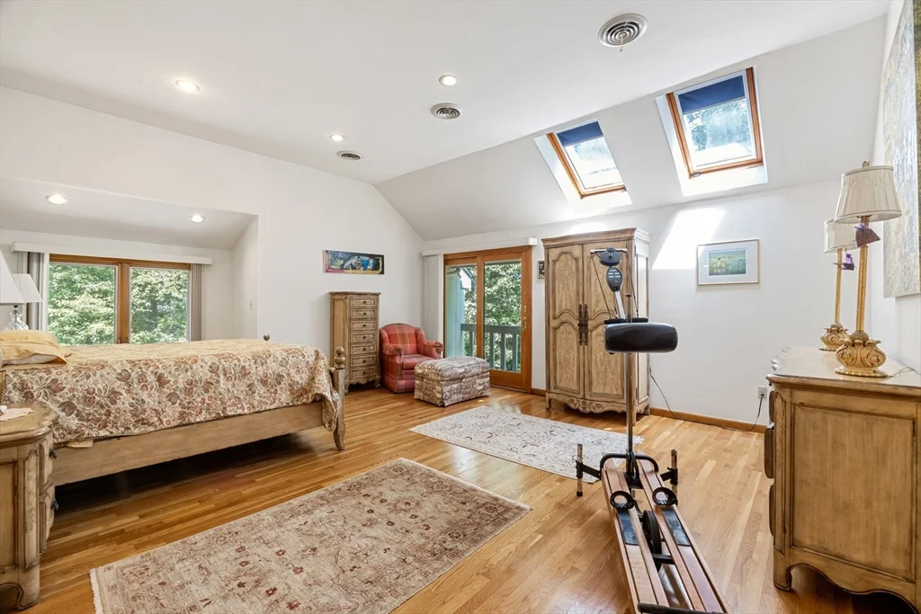 4 Crestview Ln, Milton