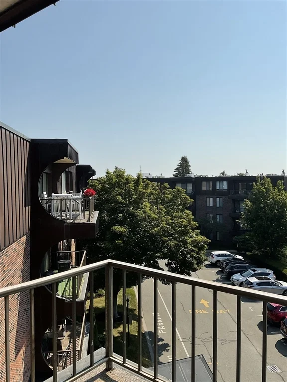 1006 Paradise Rd, Swampscott