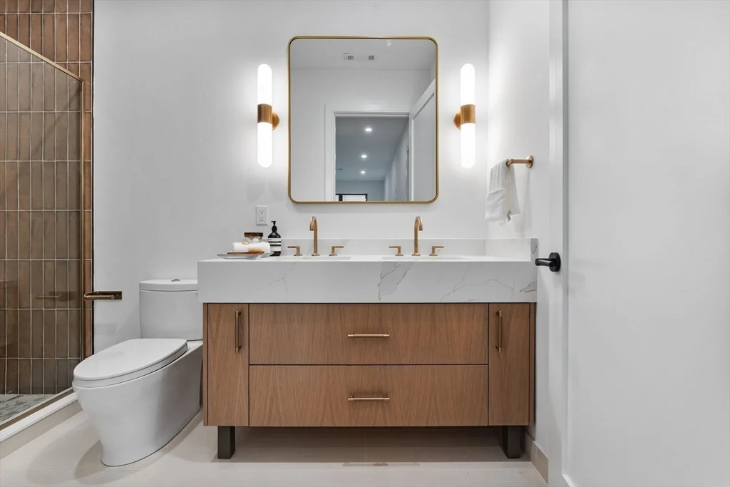 1114 Beacon St, Newton Center