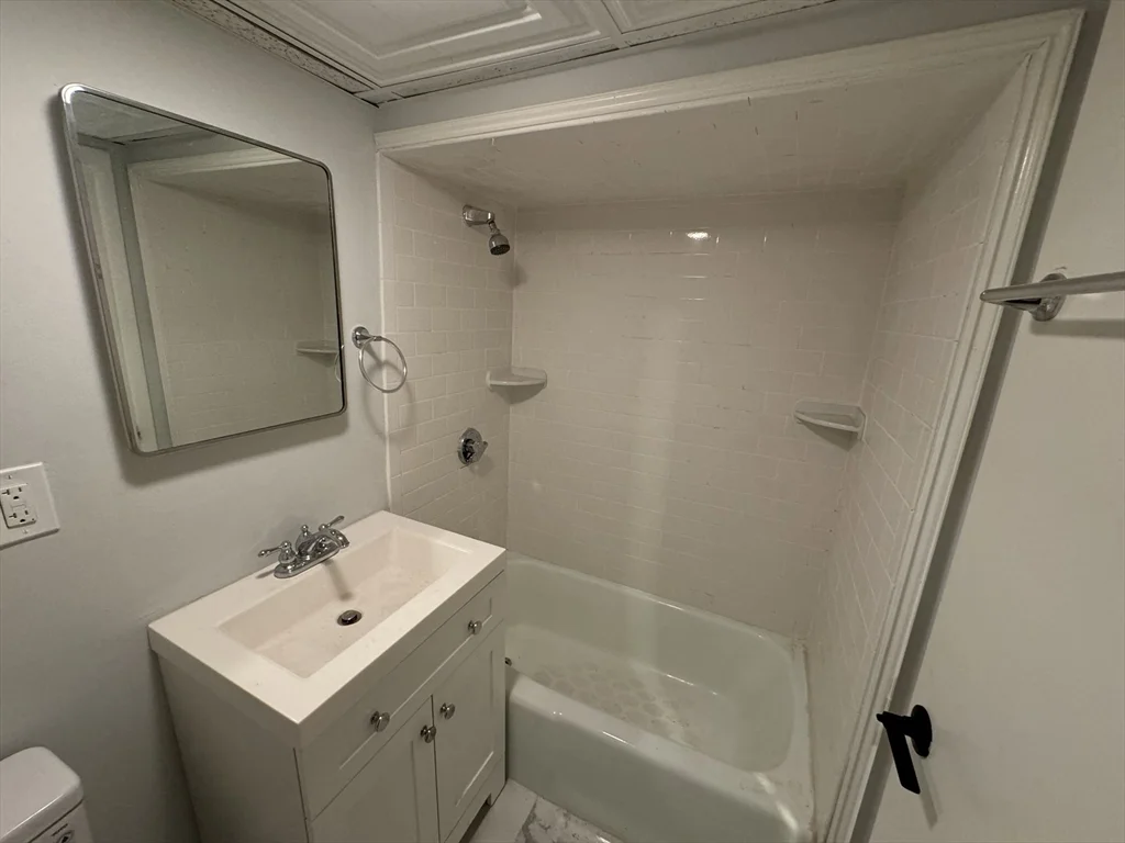 102 Cross St, East Somerville