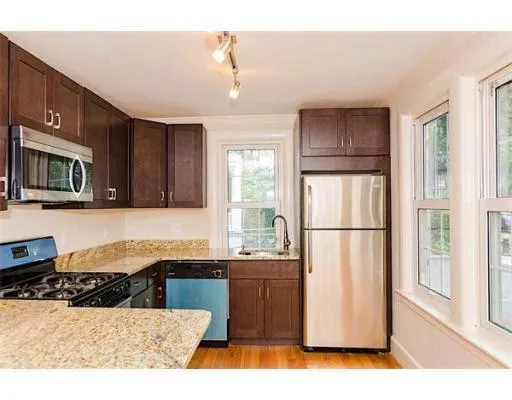 2 Braemore Rd, Brighton