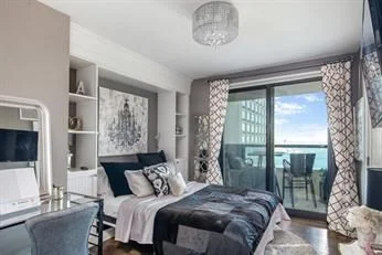 65 East India Row, Downtown