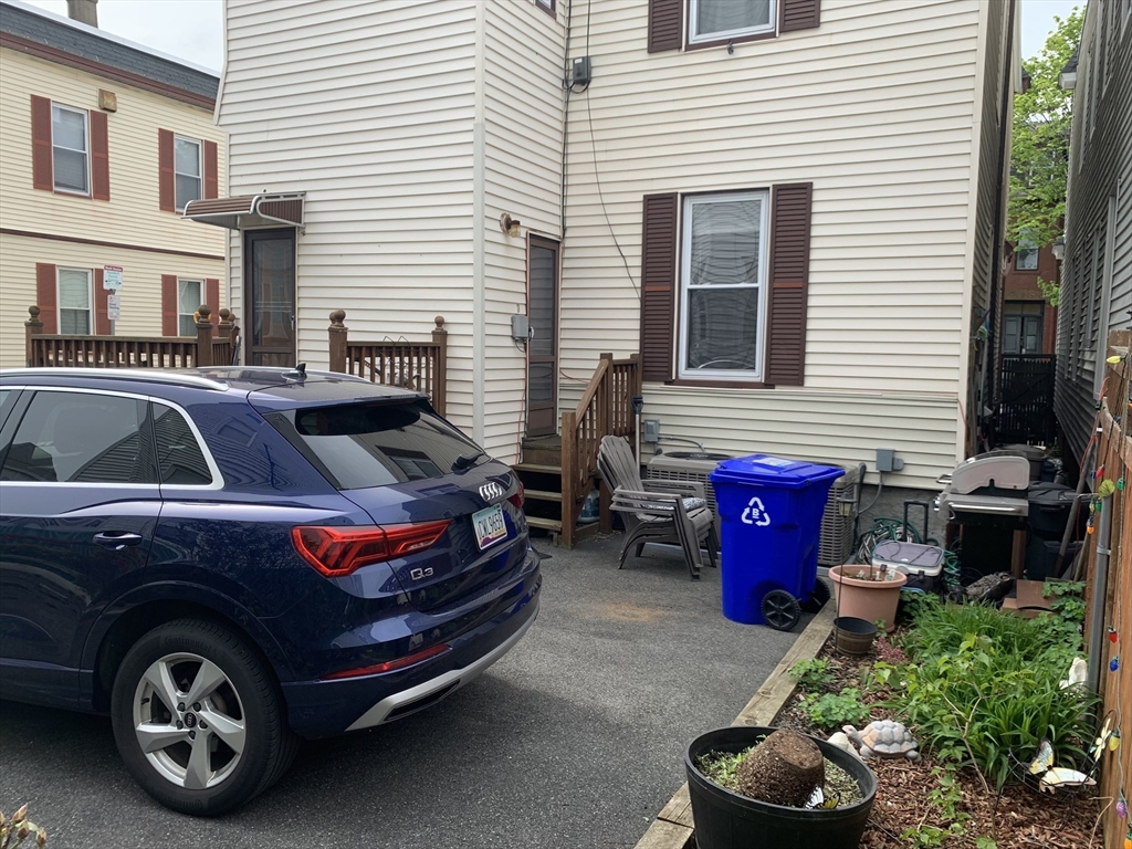 686 East 7th St, South Boston