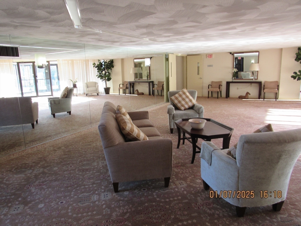 402 Paradise Rd, Swampscott