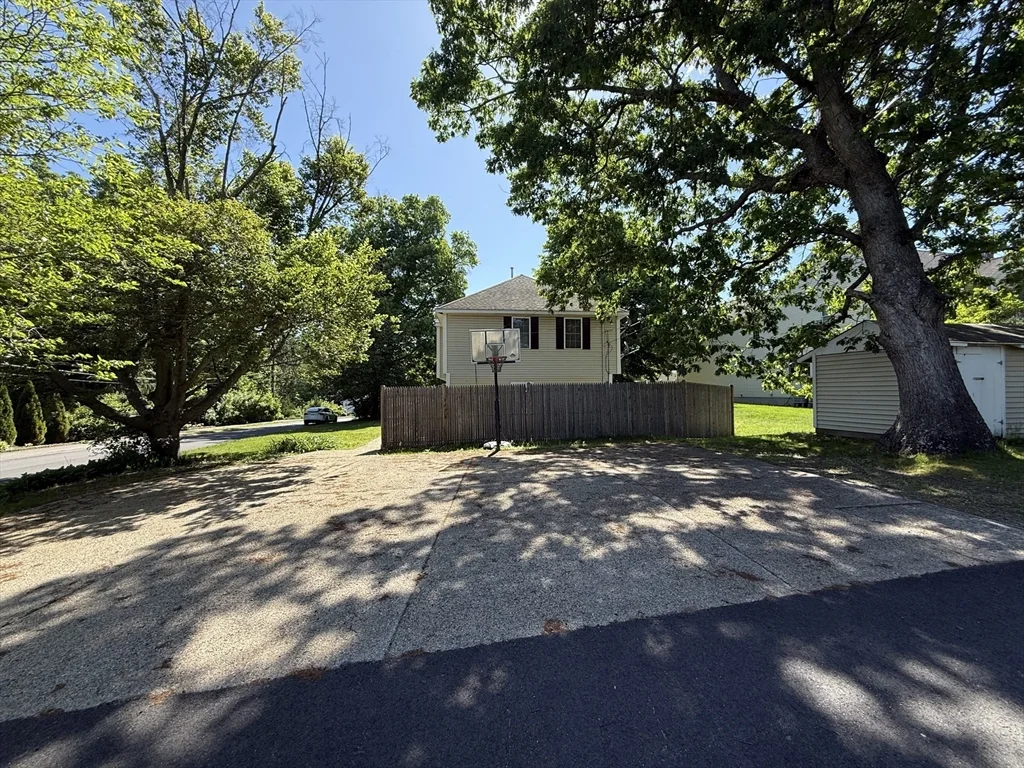 28 Crestview Dr, Westborough
