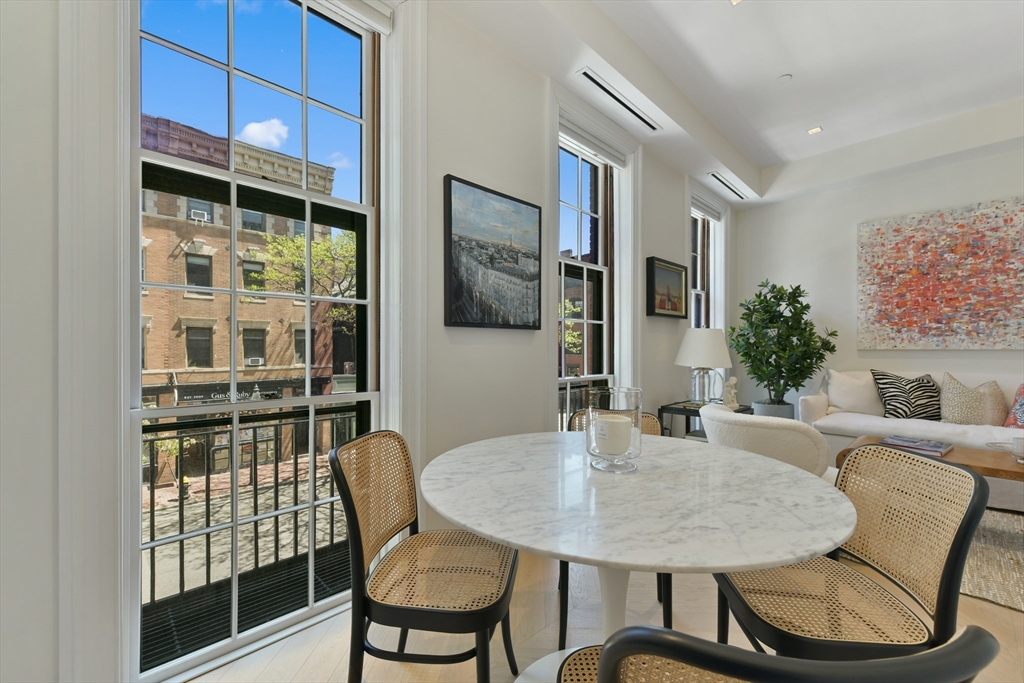 112 Charles St, Beacon Hill