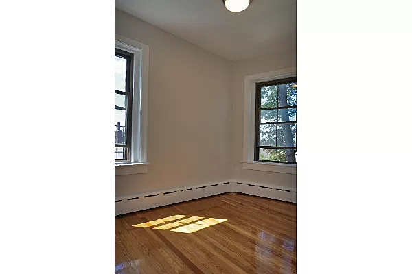 102 Willow St, Wellington-Harrington