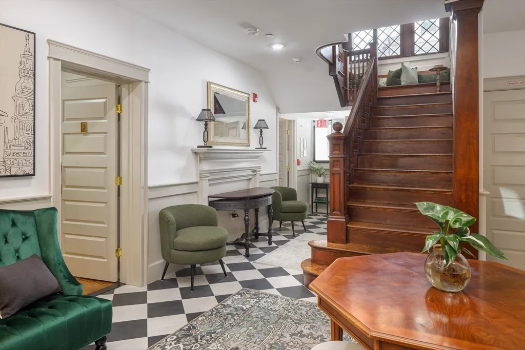 44 Winslow Rd, North Brookline