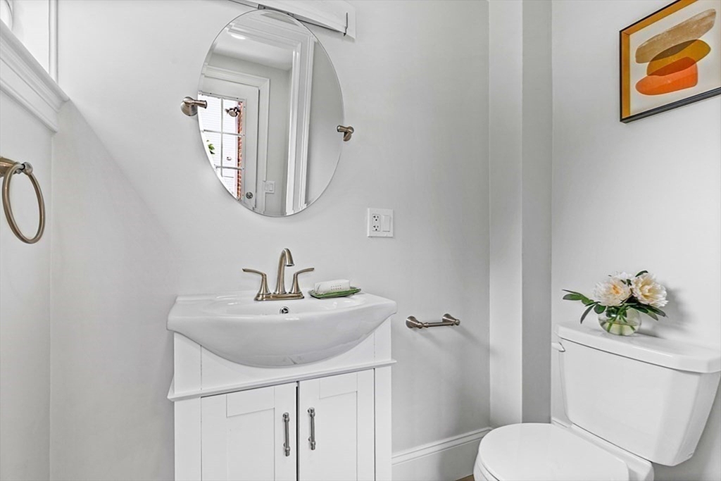 83 Hawthorn St, Nonantum