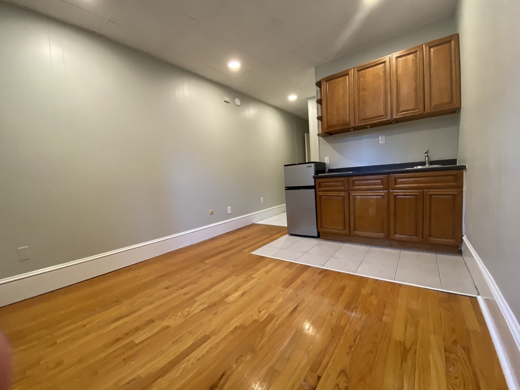 868 Beacon St, Fenway