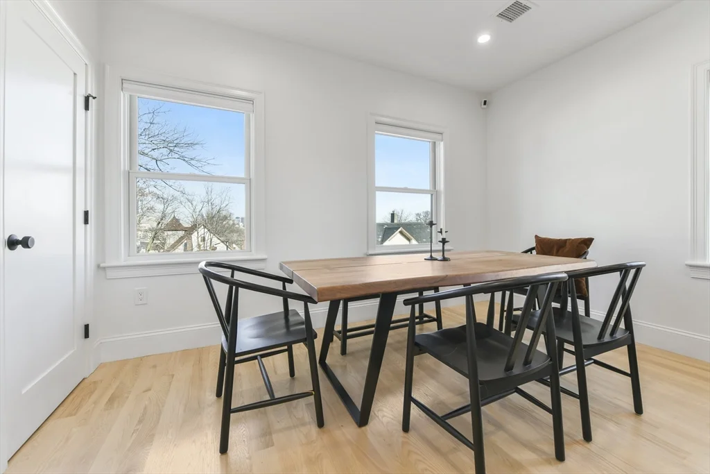 17 Akron St, Roxbury