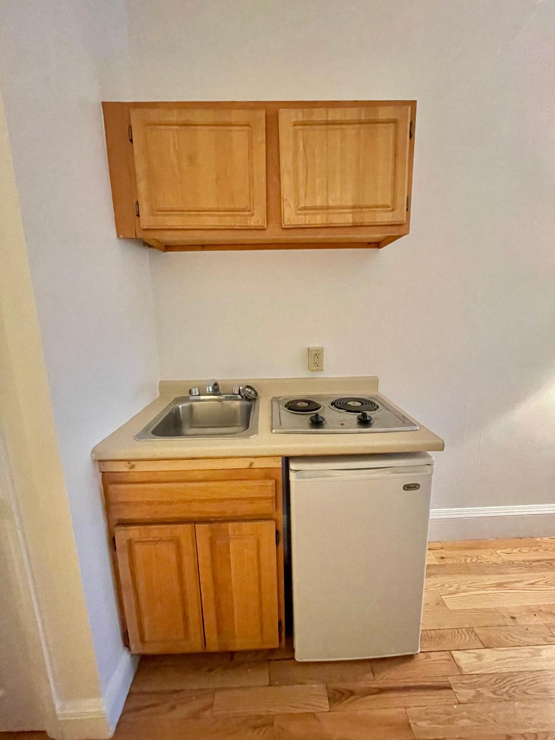 1061 Beacon St, Longwood